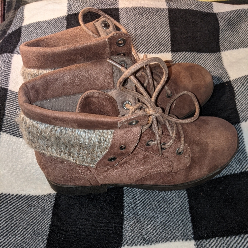Arizona's Ankle Boots Size 6M